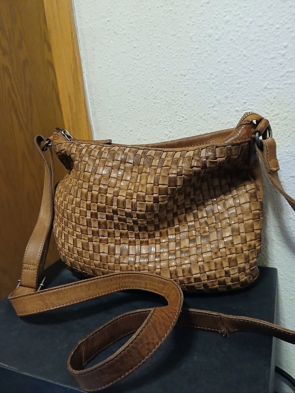 Vilenca Holland Genuine Leather Woven Crossbody Bag – Brown
